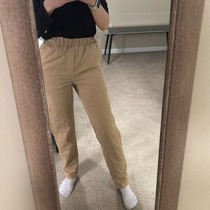 GAP new women’s khakis-Tan size 00.